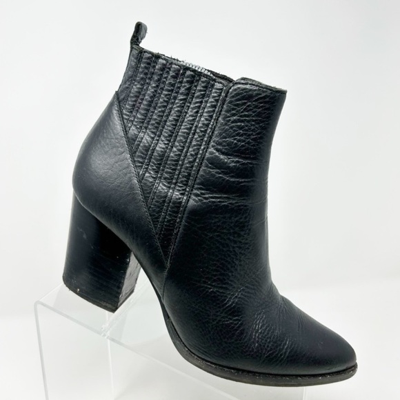 Marc Fisher LTD Black Leather Pull On Pointed Toe Ankle Boots Size 9.5 - Picture 1 of 15